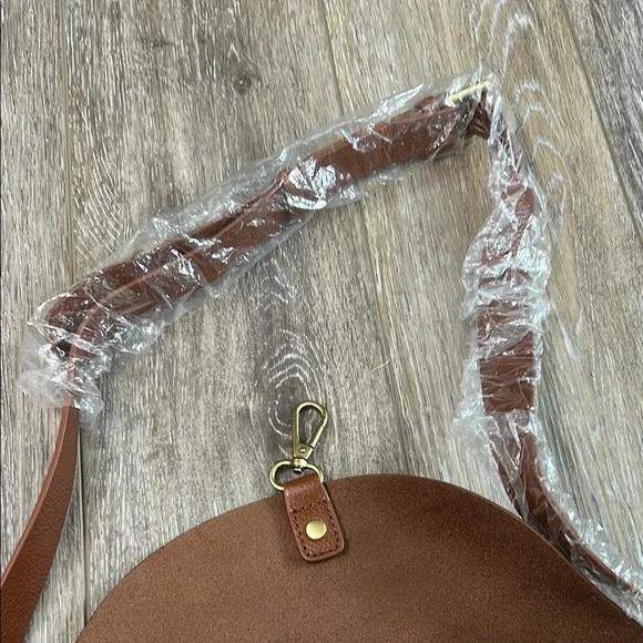 Banana Republic Brown Crossbody Bag with Gold Clasp - Picture 4 of 5